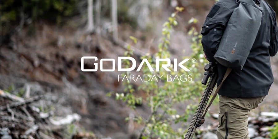 Utilisation du sac GoDark en forêt.