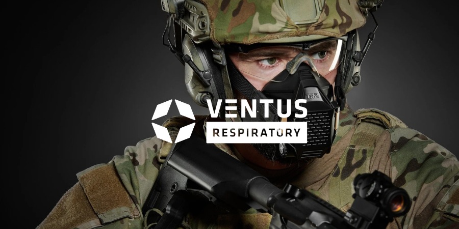 Militaire en tenue de combat Multicam portant un masque de protection Ventus.