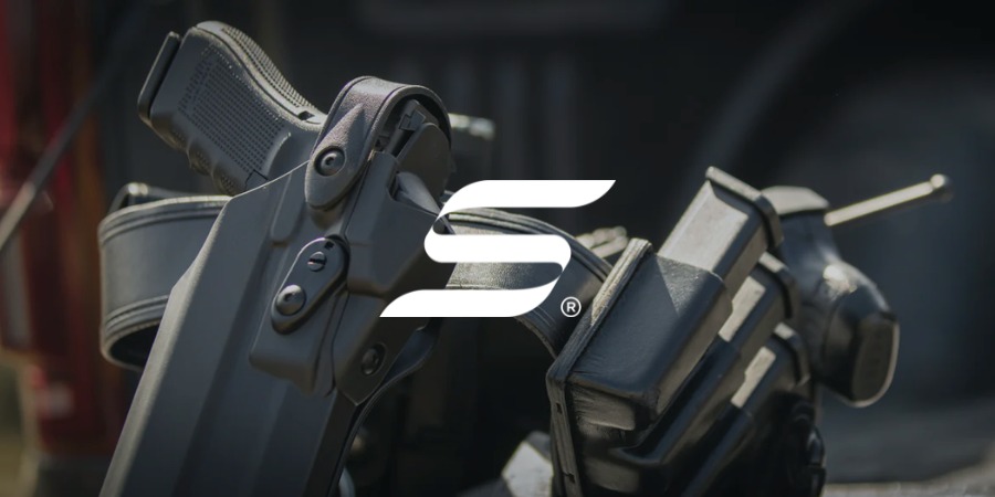 Ceinturon équipé d'accessoires Safariland et logo blanc